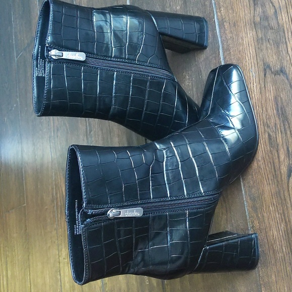 Charles by Charles David Black Crocodile Embossed Teigan Boots - 8.5 - Picture 5 of 8